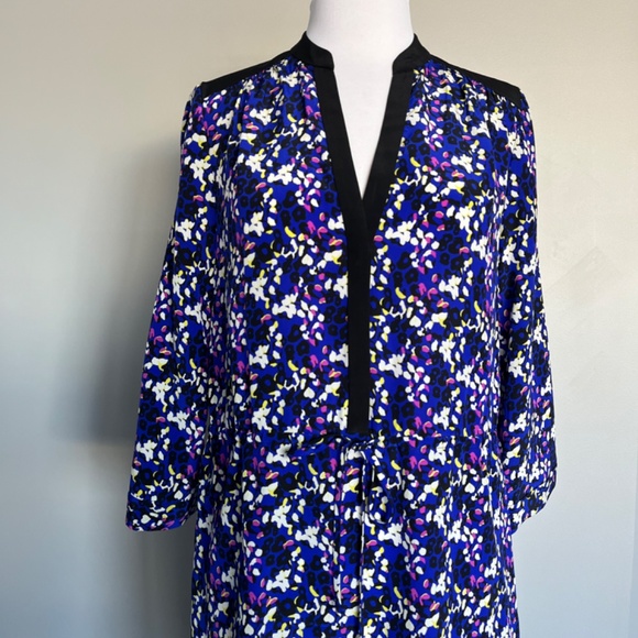 Diane von Furstenberg Shift V-neck Blue Cheetah Floral 100% Silk Cocktail Dress - Picture 3 of 12